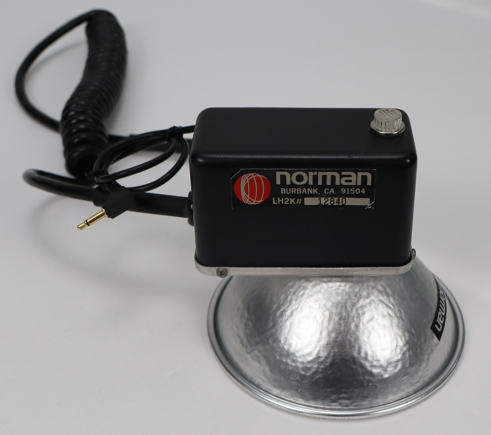 Norman LH2KM 200ws Flash Head and 5.5" Reflector Dish - Untested - with Bulb