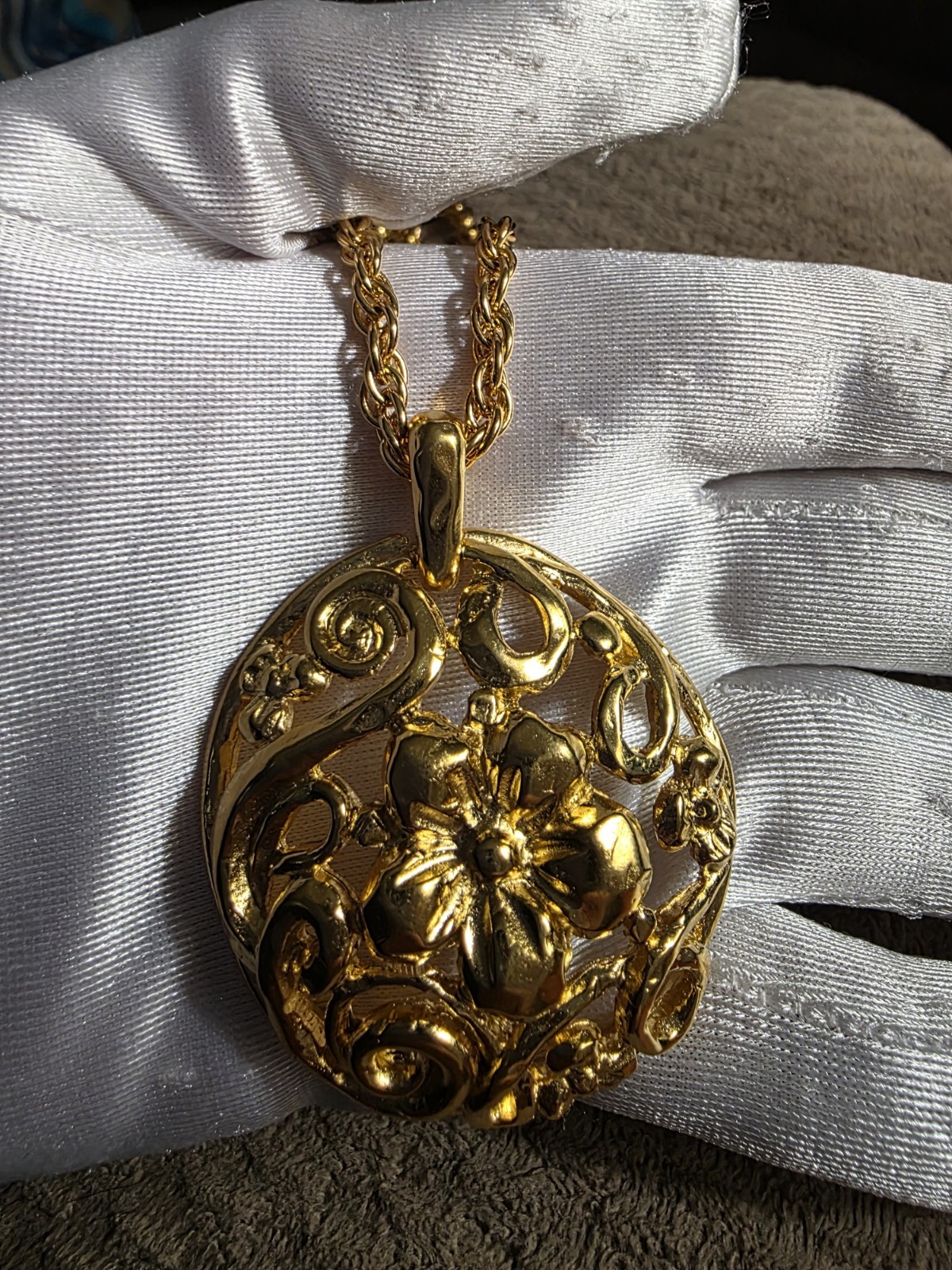 Vintage Trifari Goldtone Floral Pendant Necklace Signed
