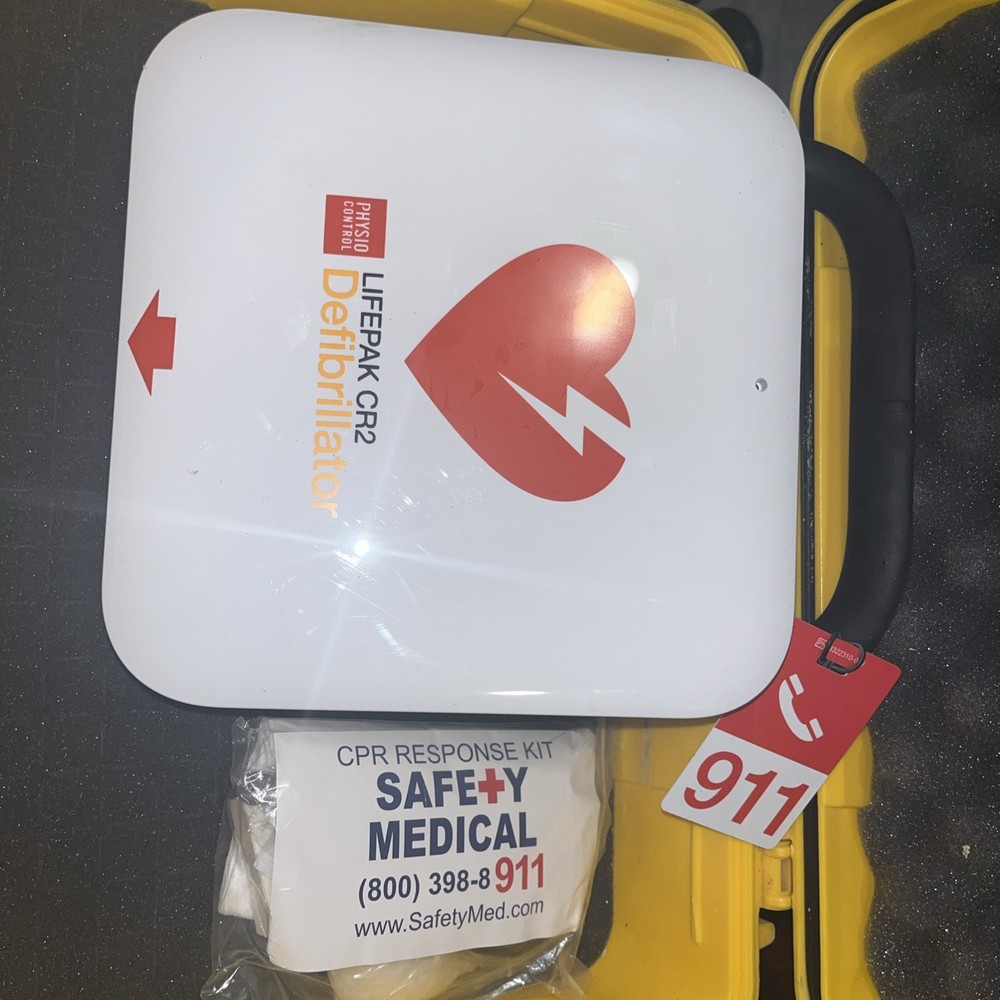 LIFEPAK CR2 PHYSIO CONTROL DEFIBRILLATOR  “WITH CASE” NEW IN BOX!!