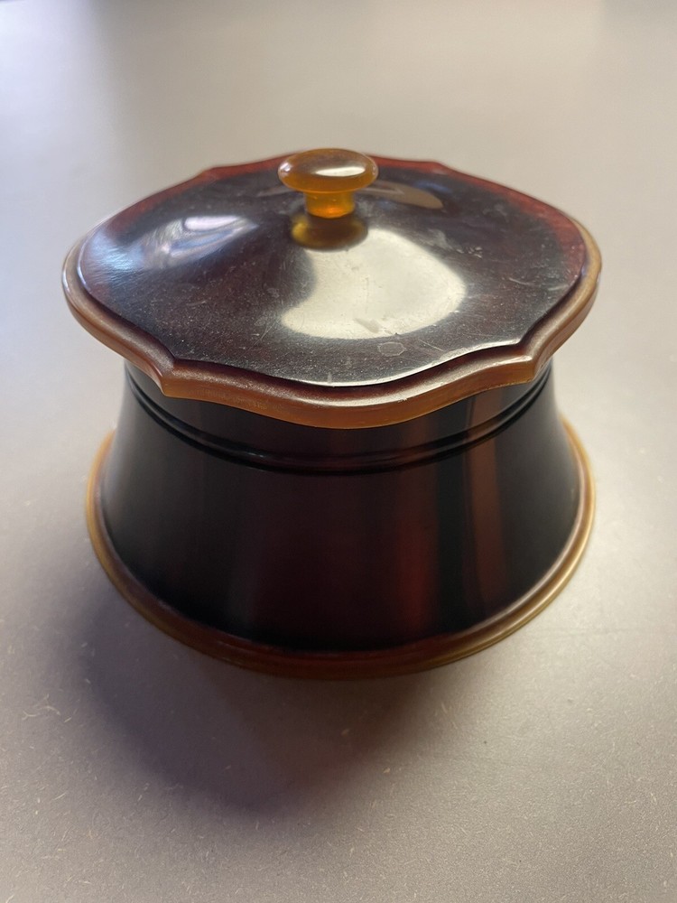 celluloid powder box La Coquette