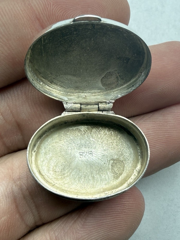 Vintage Solid Sterling Silver Oval Shape Etched Pattern Snuff/Pill Box - 5.7g