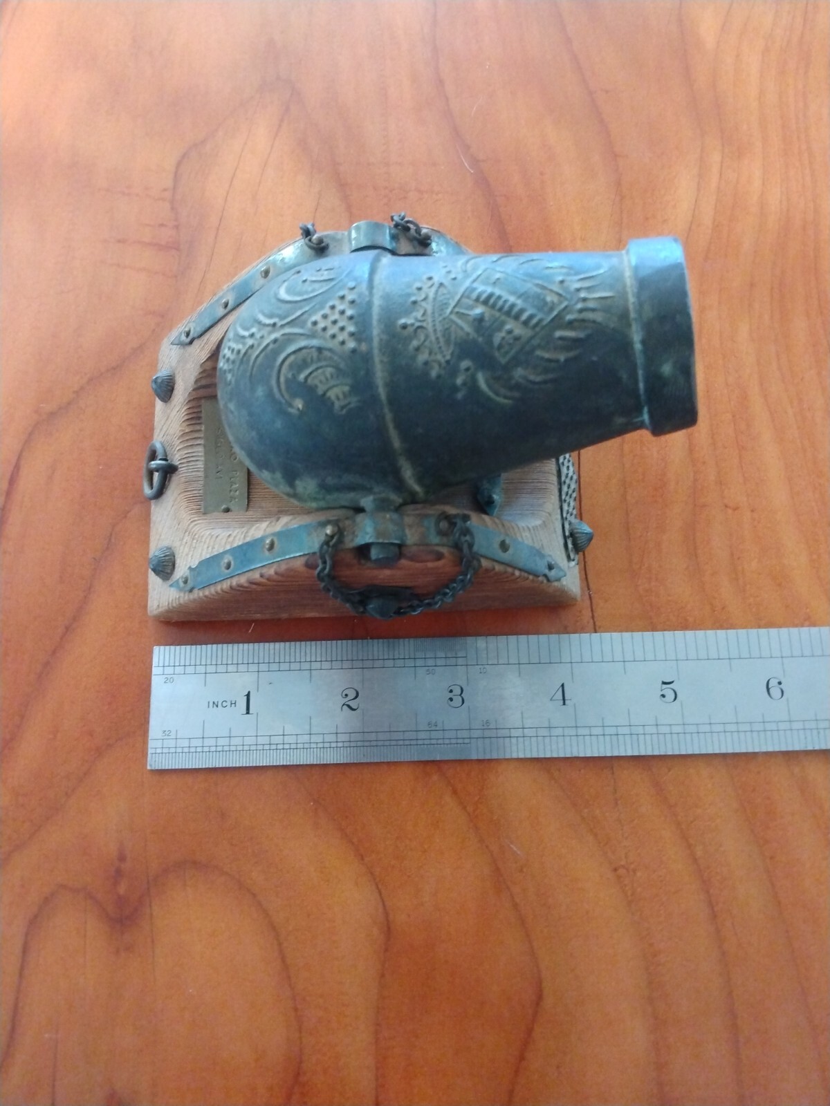Martero Plaza Siglo XVI vintage wood cast iron miniature cannon