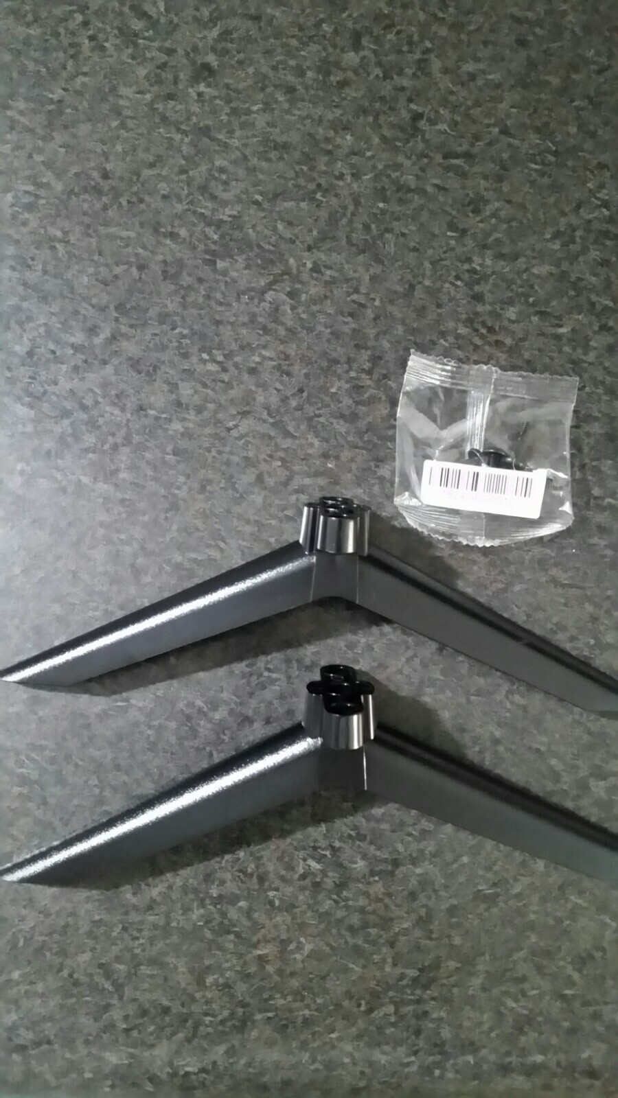 Insignia 40"/32" LED TV Stand Legs Feet NEW & Screws NS-40D510NA21 NS-32D310NA21