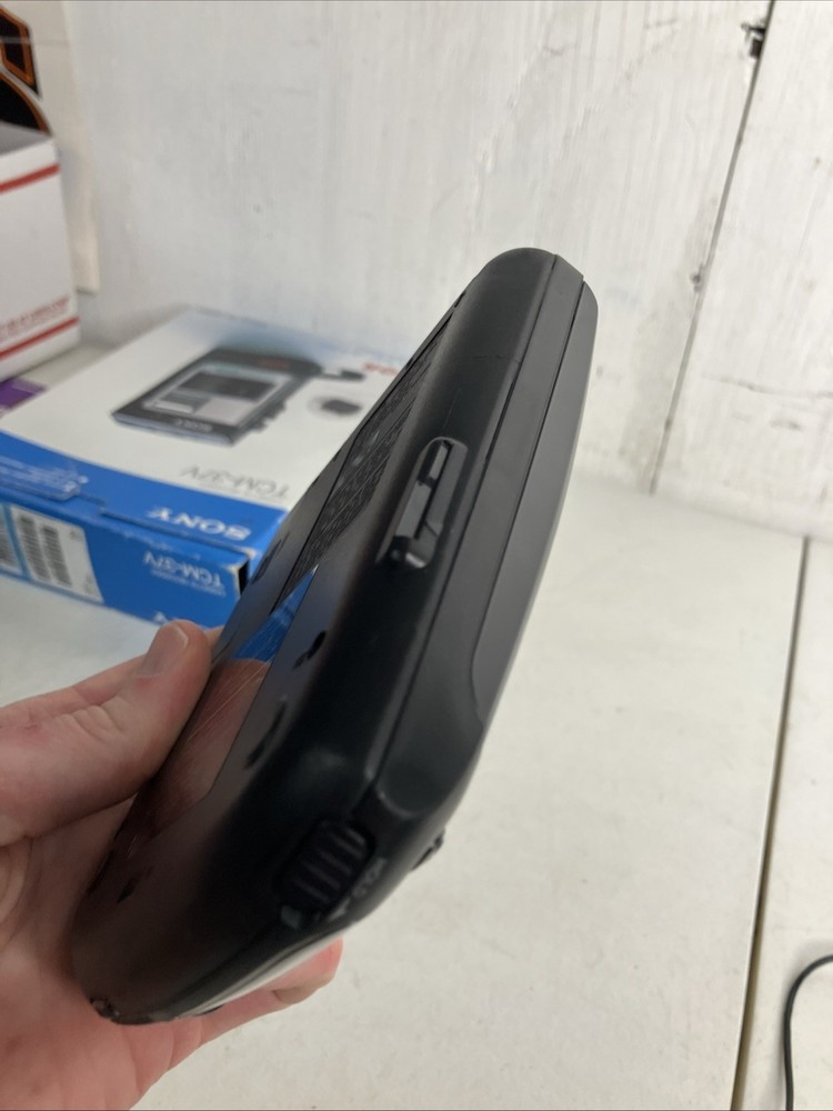Sony CD Player Discman Mega Bass Compact D-141 Read Description
