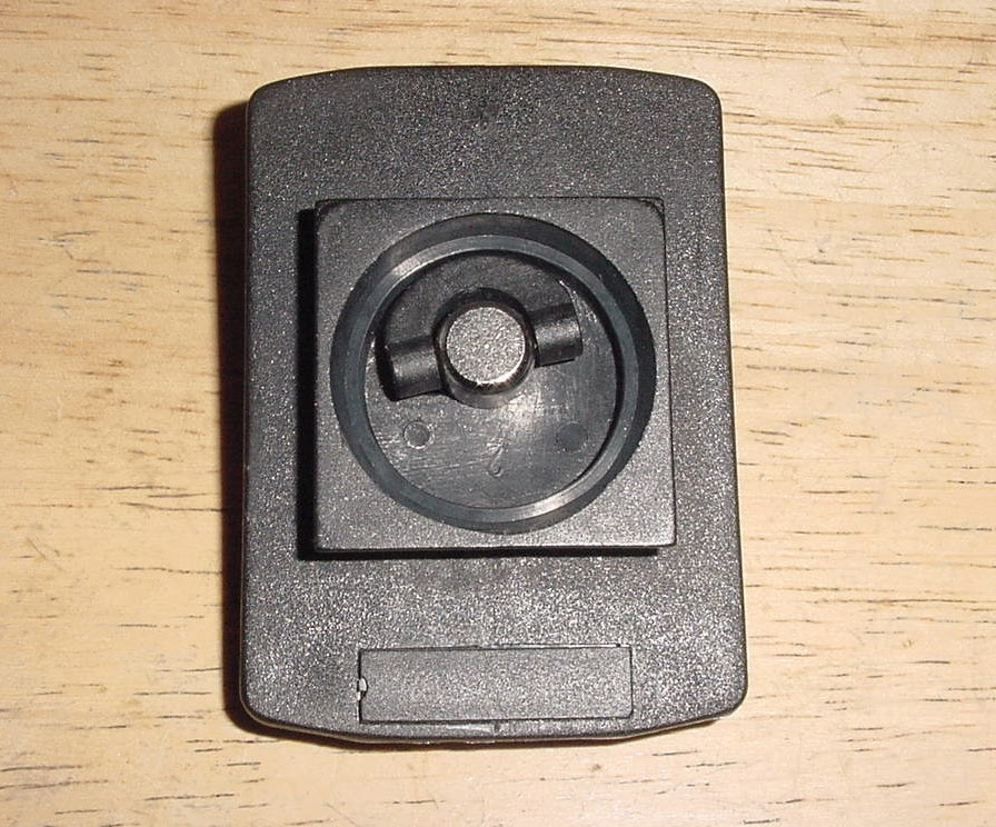 TRIPOD MULTI FIT QUICK RELEASE PLATE W/1-3/8" SQ MOUNTING BASE FOR CAMERA/SCOPE