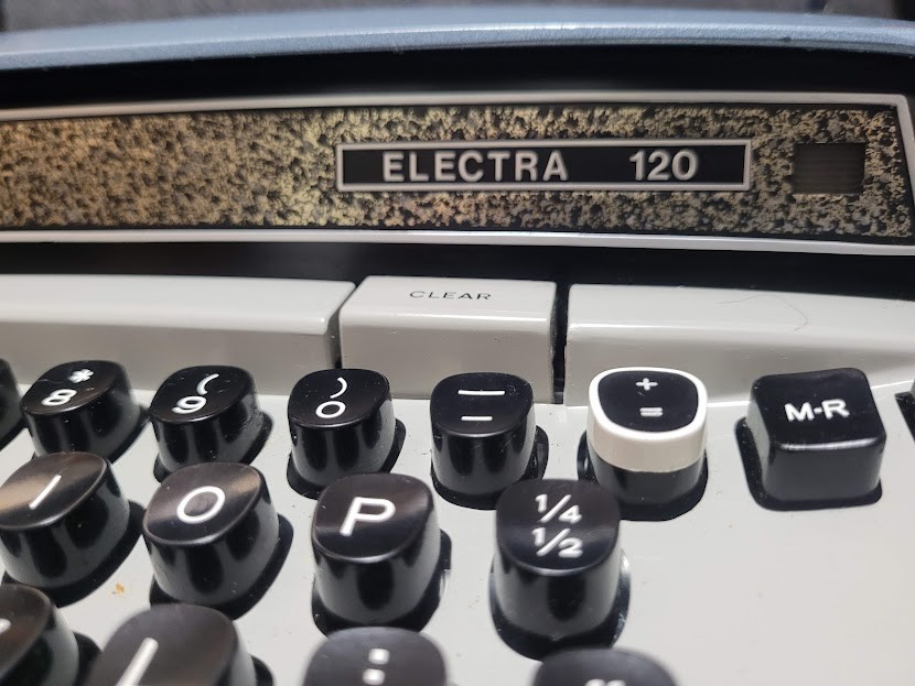 Smith-Corona Electra 120 typewriter with Case Tested And Working!