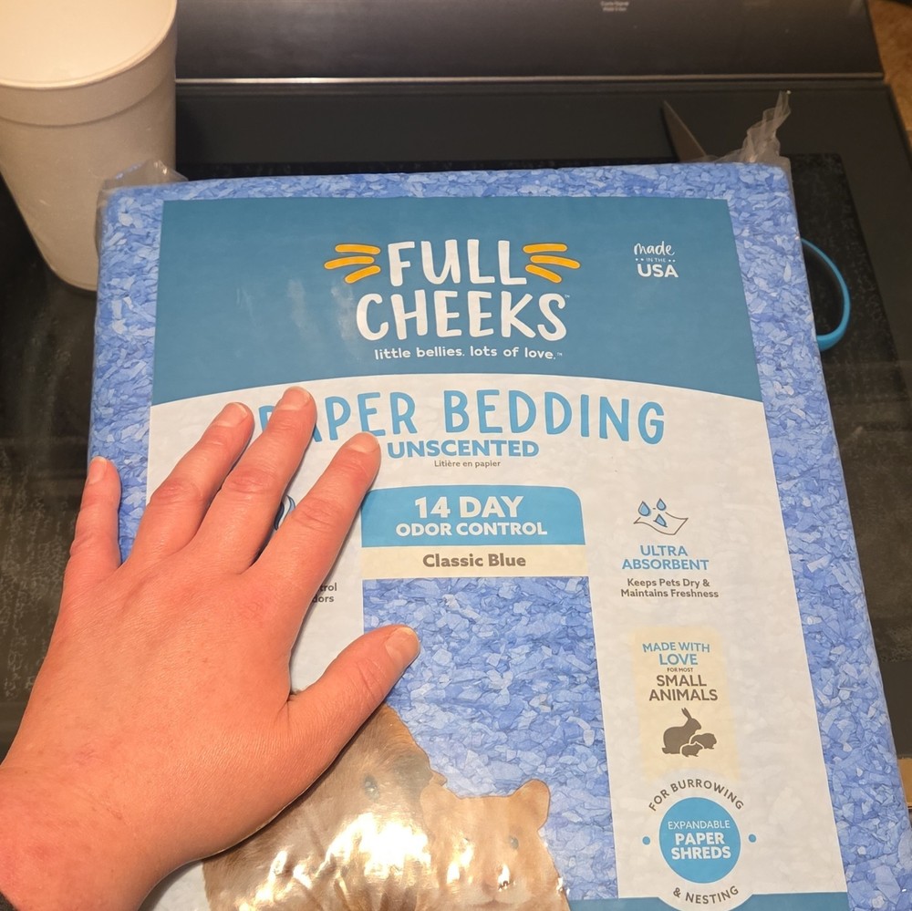 Full Cheeks small animal paper bedding
