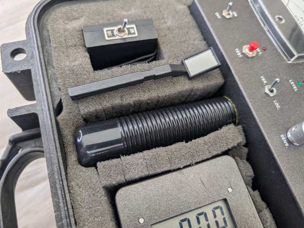 AS IS - UNTESTED Counter Surveillance Electronics Kit Bug Sweep RF Locator Used