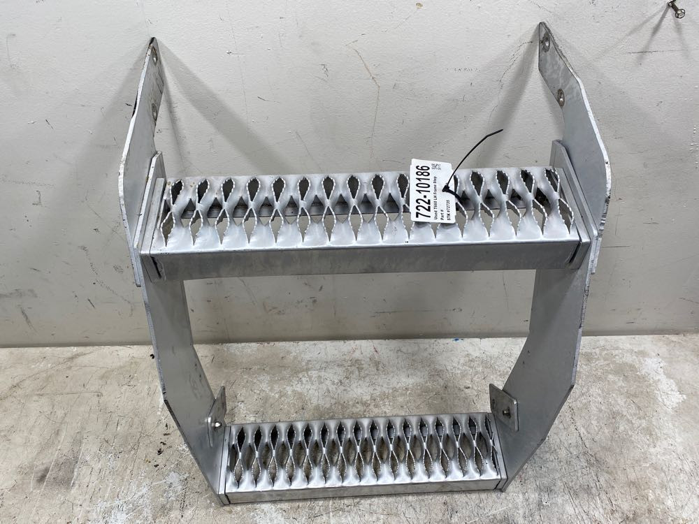 2016 Kenworth T660 Frame Step (722-10186)