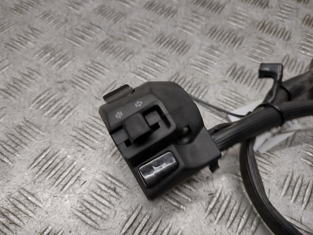 2021 BENELLI BN 125 E5 Left Hand Switch Gear