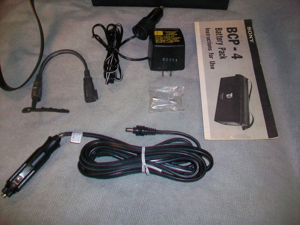 VINTAGE SONY BCP-4 BATTERY PACK & CASE