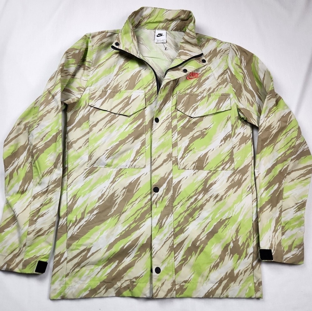 Nike Lightweight Zip Up Jacket. Size Small