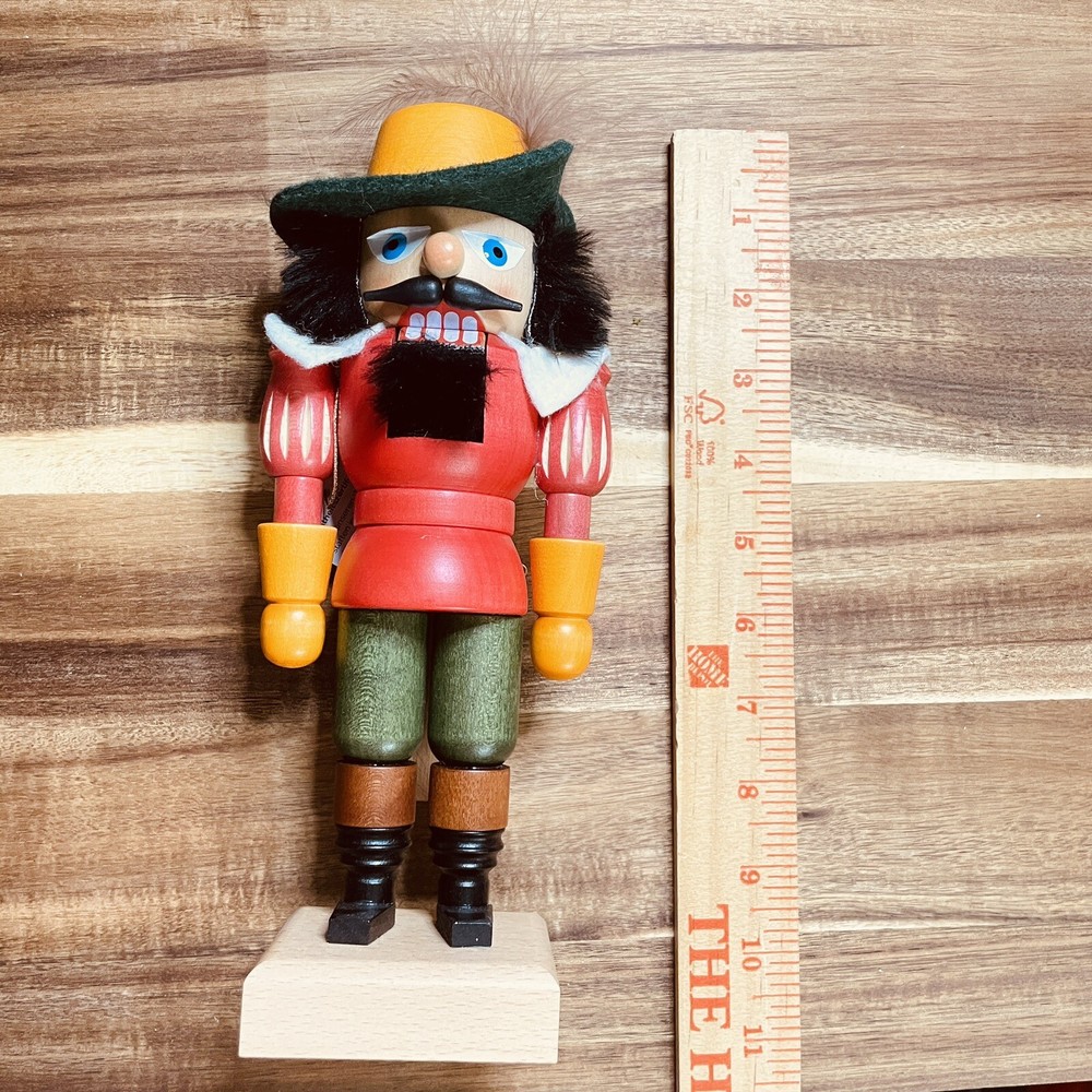 Christian Ulbricht Nutcracker Musketeer, Missing Sword