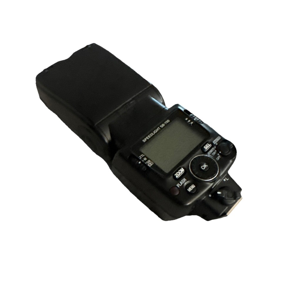 Nikon Speedlight SB-700 with case