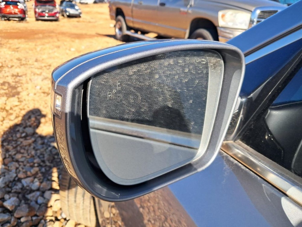 EQUUS 2014 Glove Box 4905526