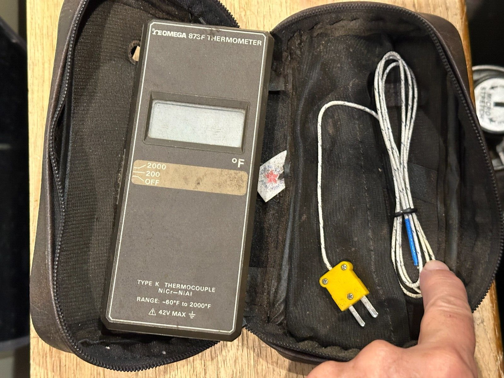 Omega 873F Digital Thermometer w/RTD Probe, Case