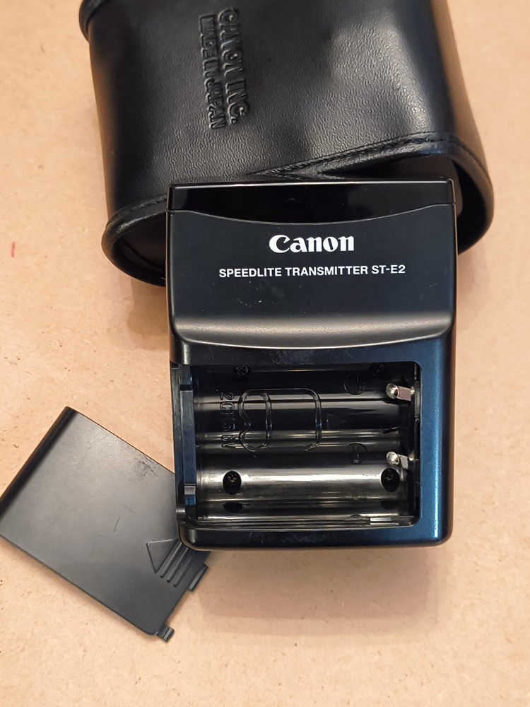 Canon ST-E2 Speedlite Transmitter With Case