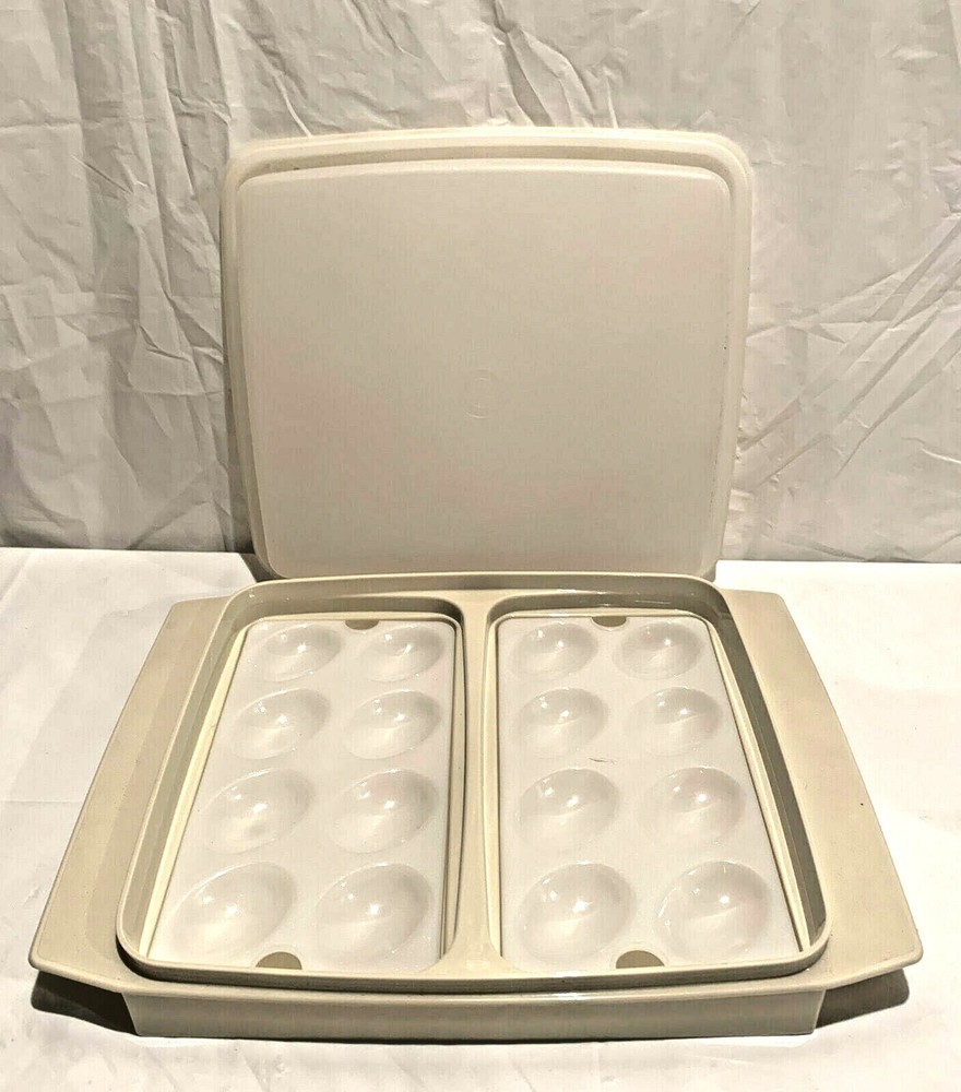 Tupperware Deviled Egg Keeper Carrier Tray Container Harvest Gold #723 Vintage