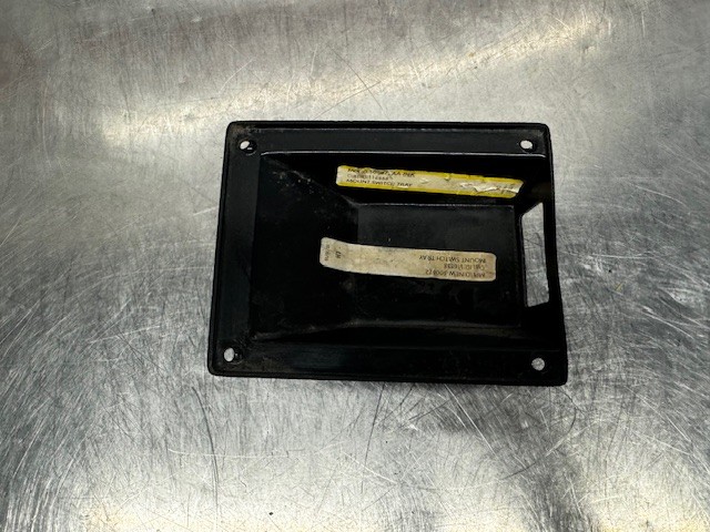 NEW-500072 MOUNT-SWITCH TRAY