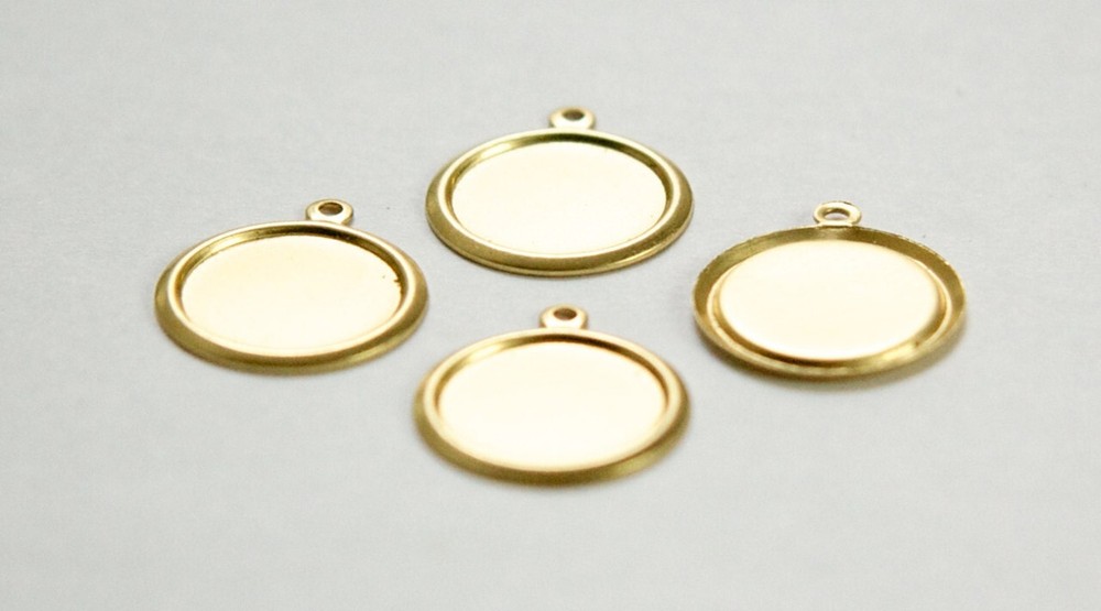 1 Loop Raw Brass Rolled Edge Round Setting 14mm (8) stn032A