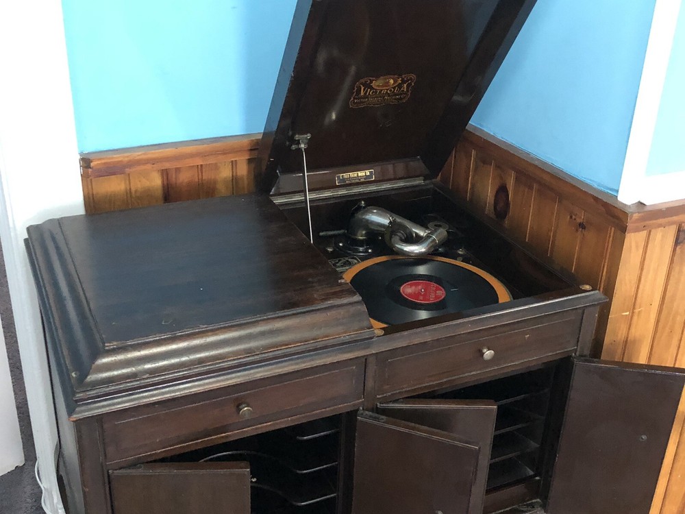victrola record player antique