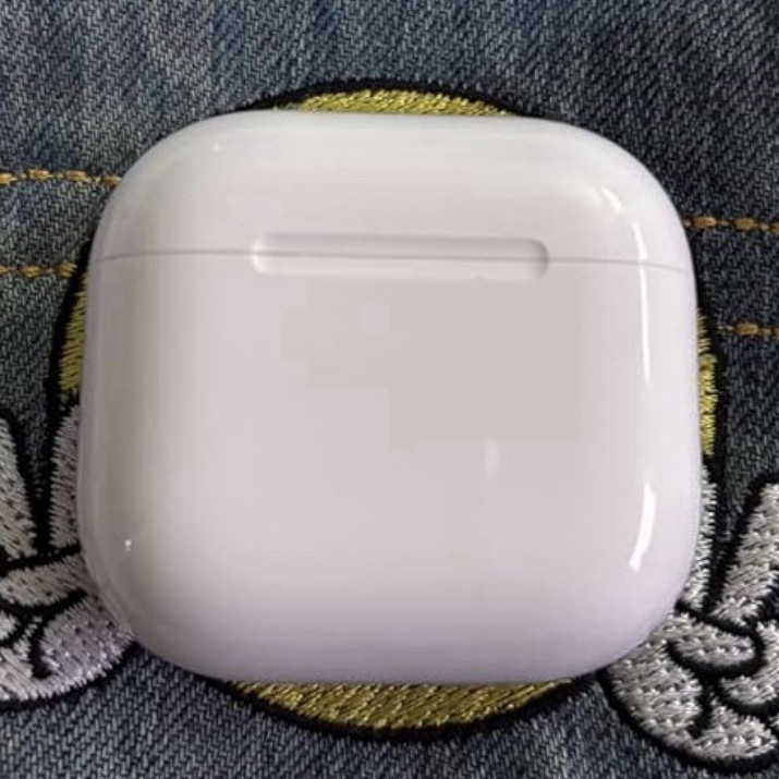 Apple AirPods 3rd Generation Wireless Bluetooth Earbuds White w/ Charging Case