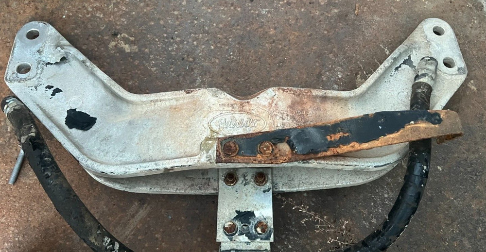 Peterbilt 05-15046M002 Engine Support Bracket Front Motor USED