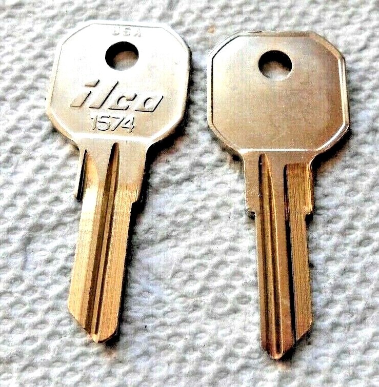 (1)   1574   Key Blank  Made by ILCO