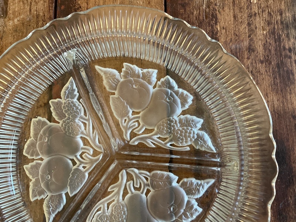 SMALL THREE SECTION ROUND DISH WITH OPAQUE FRUIT PATTERN