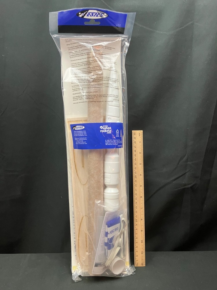 Estes Dark Energy Flying Model Rocket Kit - Sealed