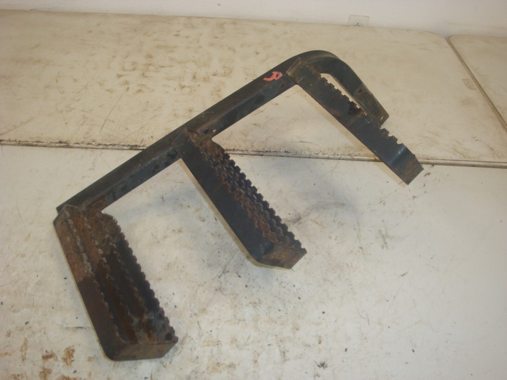1993 AGCO 8630 Tractor Right Step Bracket Assembly