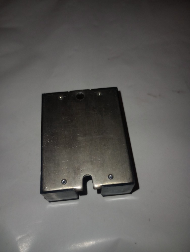 NEW GENUINE CRYDOM D2D12 SOLID STATE RELAY