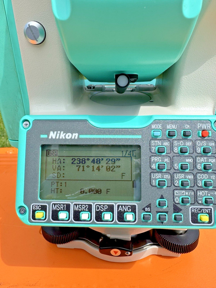 NIKON NPL-352 PRISMLESS TOTAL STATION