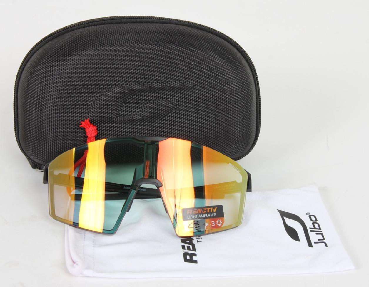 Julbo Edge REACTIV Sunglasses. Matte Black/Blue /70178/