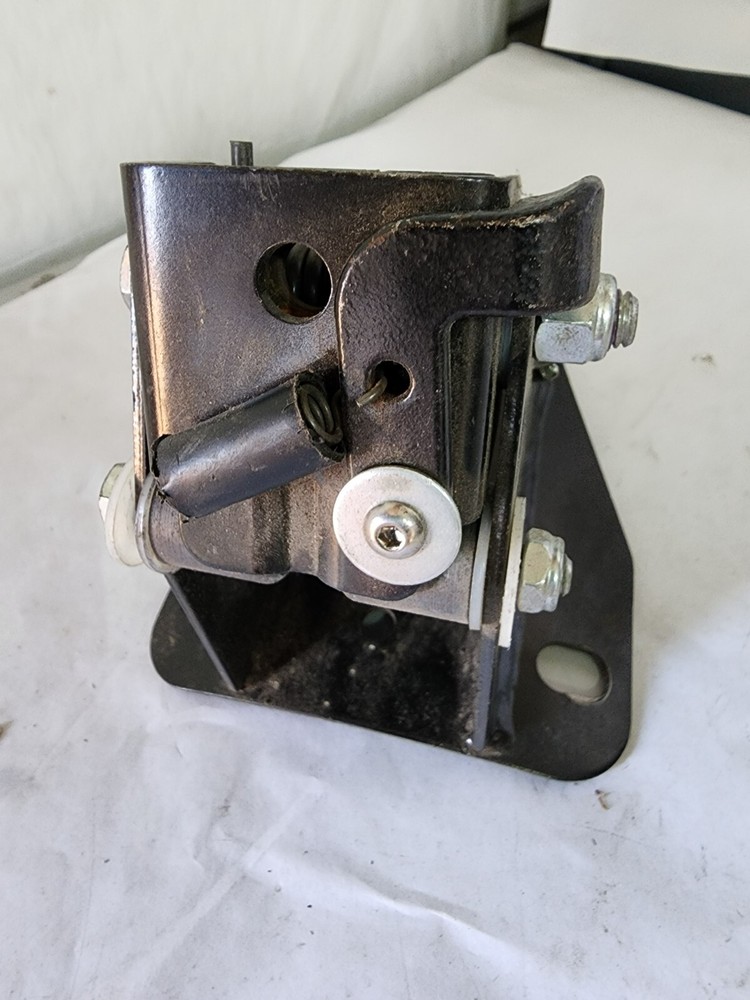 Harley-Davidson Suspa Varilock 02752046 Adjustable Back Rest Bracket