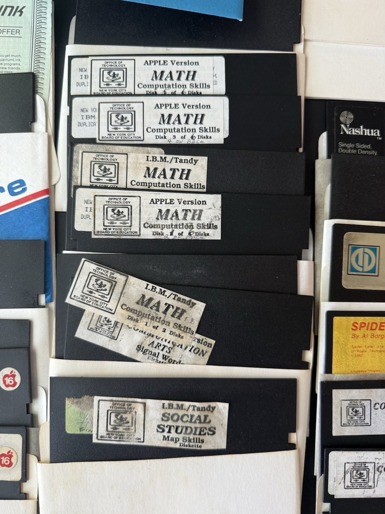 VTG Mixed Lot Computer Games Software Commodore 64 Atari Tandy Apple IBM READ