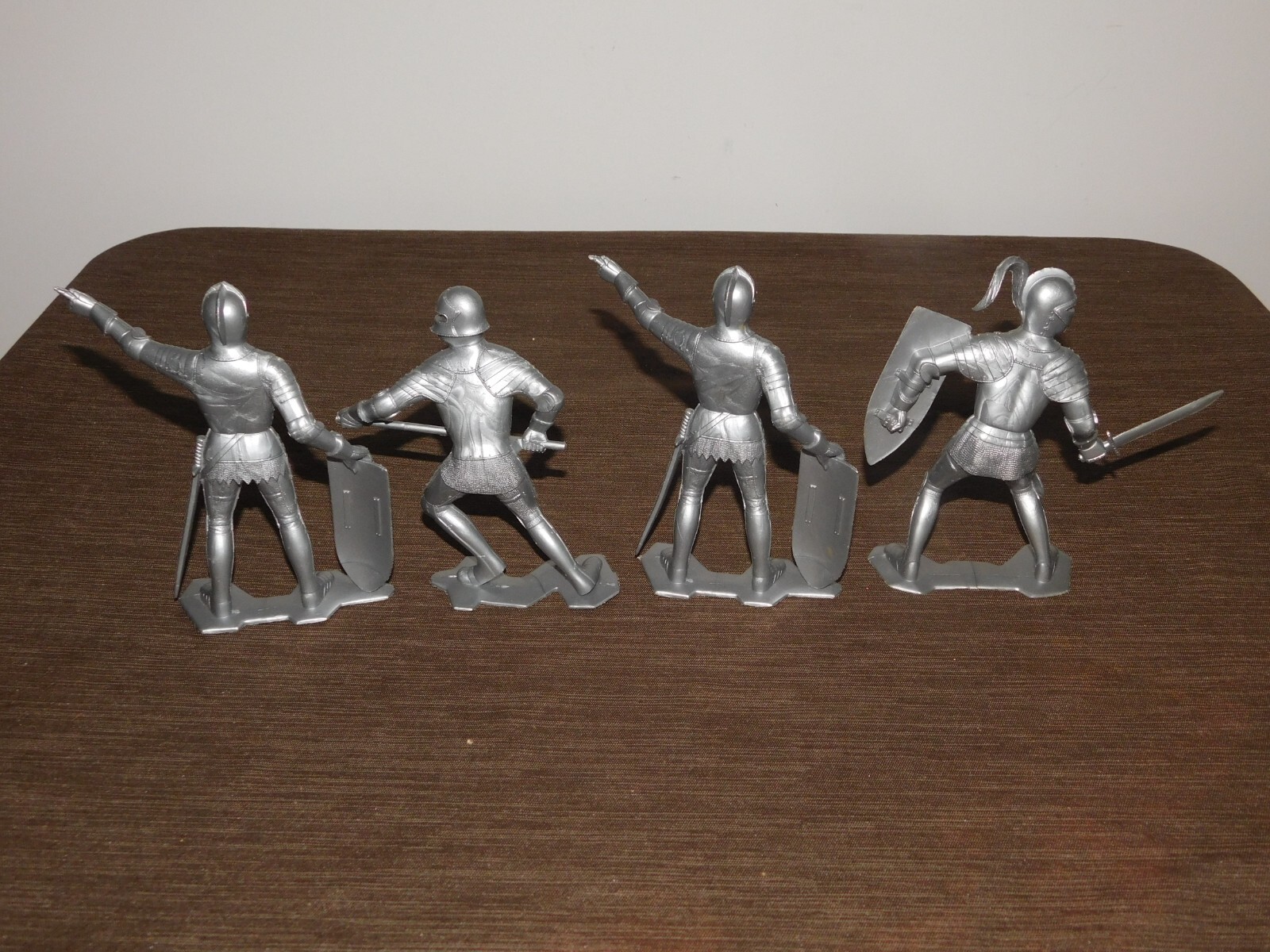 VINTAGE 1964 TOY 4 MARX 6" HIGH PLASTIC BATTLE GEAR SILVER KNIGHTS