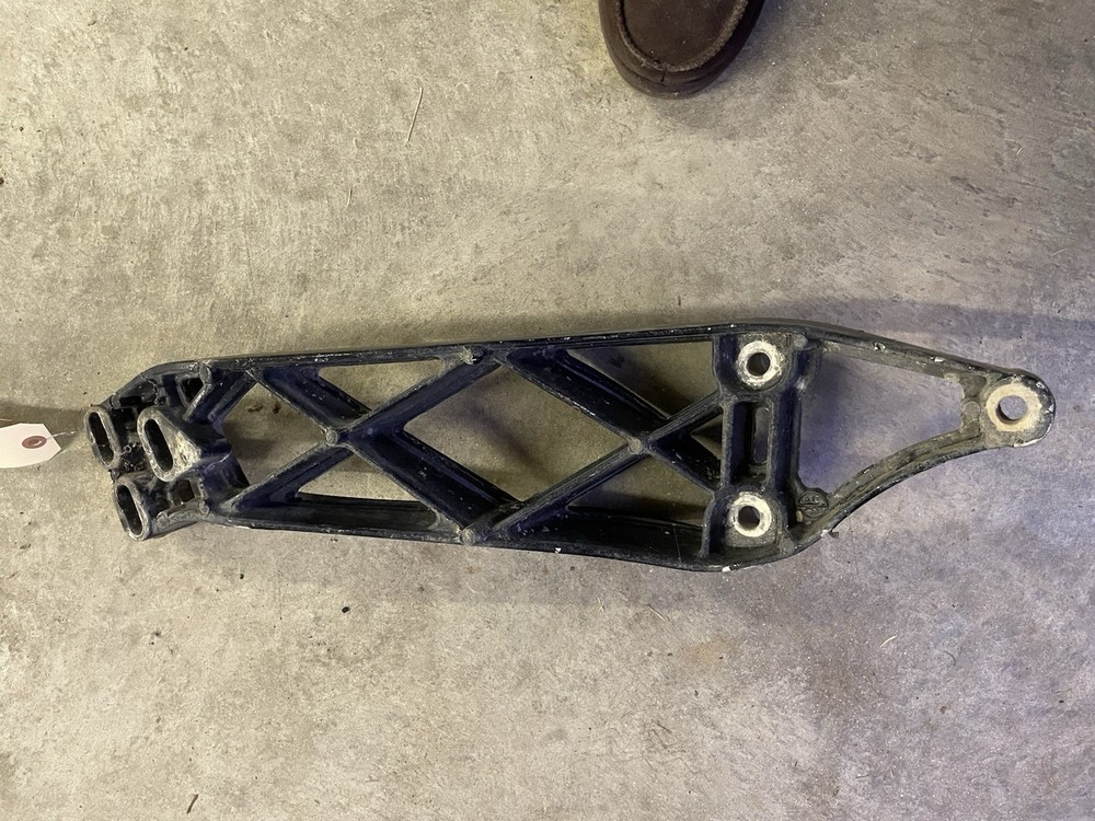 20758588 VOLVO VNL BRACKET