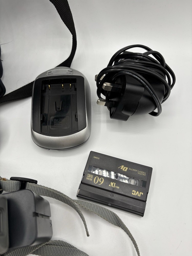 JVC GR-D200EK Handheld MiniDV Camcorder Silver