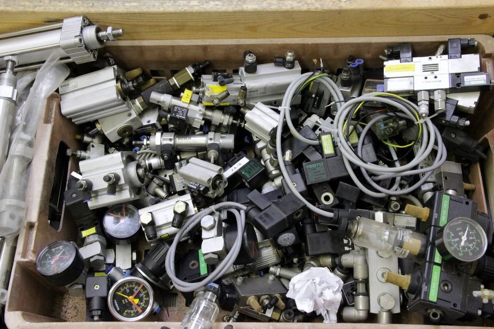 Lot Pneumatic Cylinders Maintenance Units