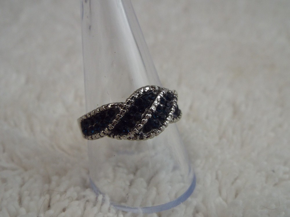Silvertone Blue Rhinestone Ring ~ Size 9.5 (D40)