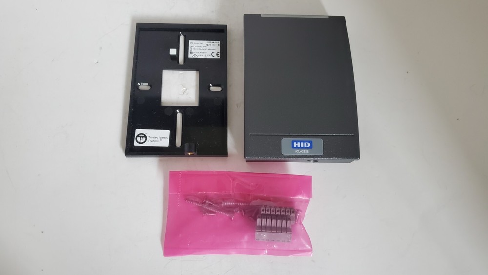HID iCLASS SE R40 Wall Switch Reader 920NTNTEG00000