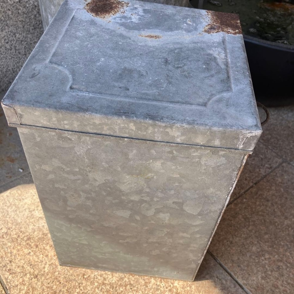 Tin can retro period storage box interior goods
