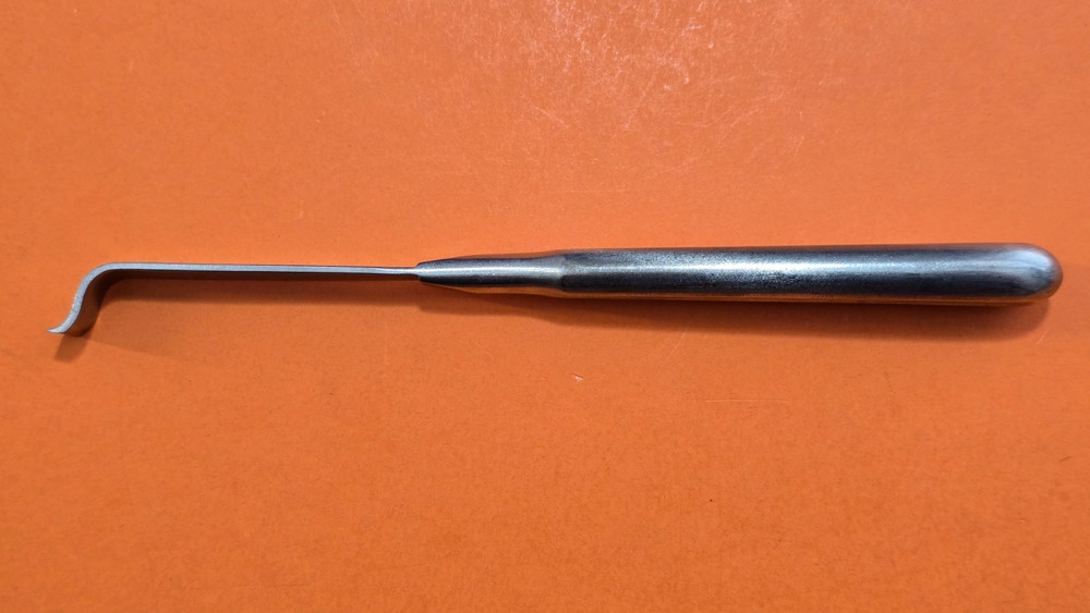 Codman 50-2602 Surgical Carrol Bennett Retractor 6"