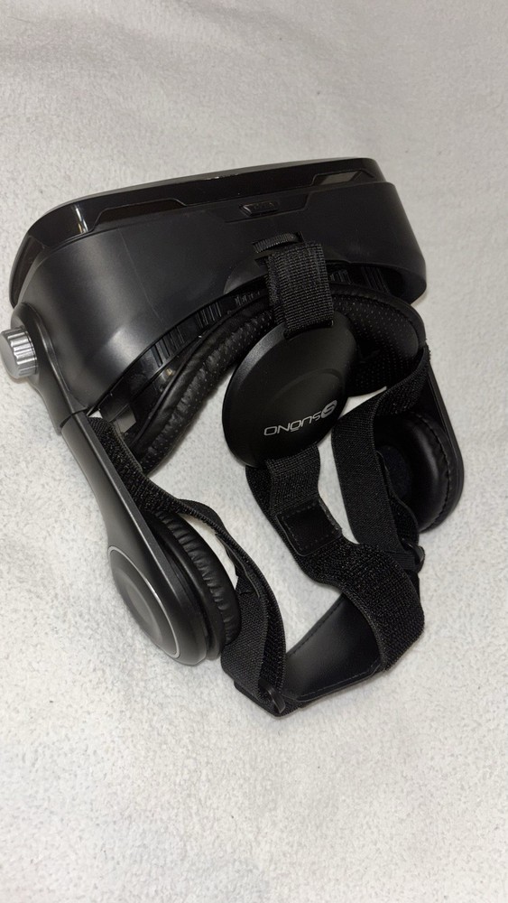 Virtual Redlity Viewer With Augmented Screen Built In Headphones