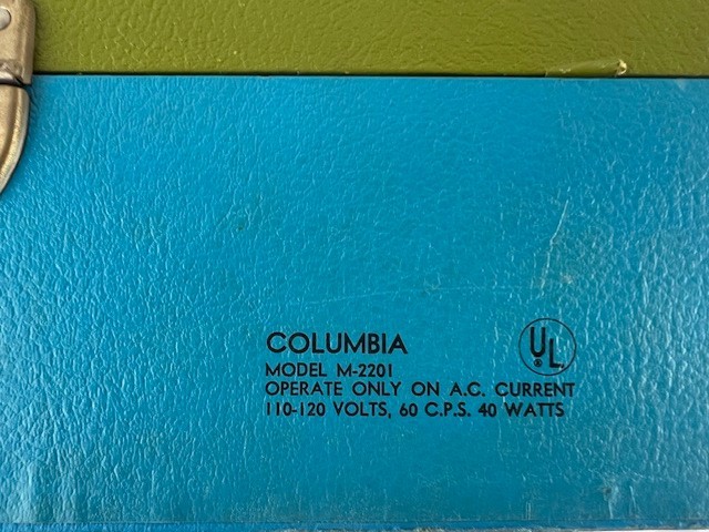Vintage Columbia Masterwork Solid State Model M-2201 Travel Record Player
