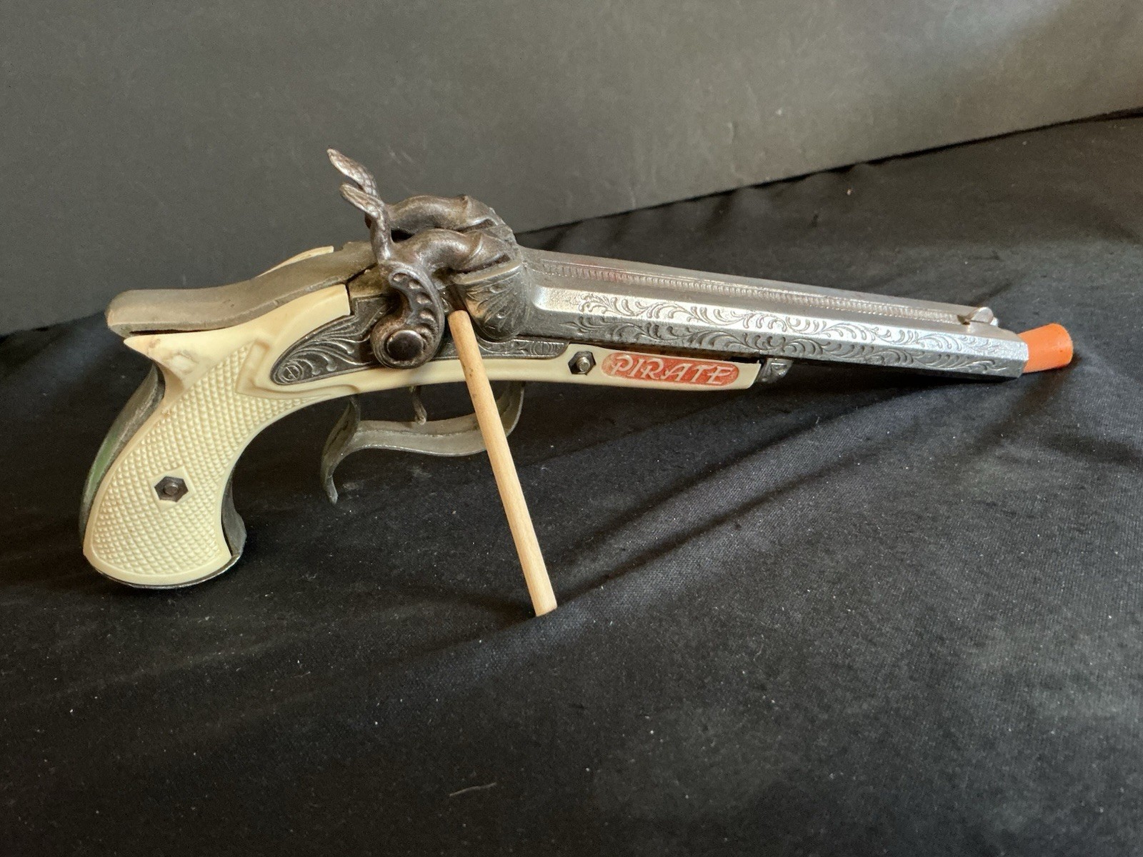Hubley Double Barrel Pirate Gun / Working/1950