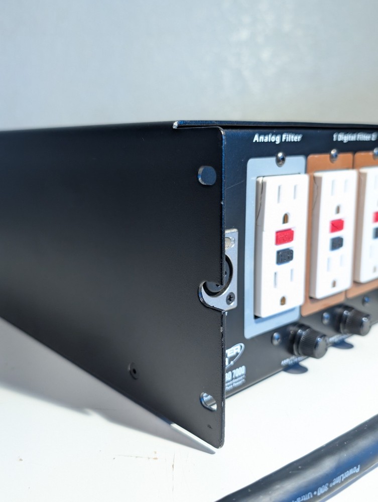 Monster Power PRO 7000 PowerSource Power Conditioner 12 Outlets - Tested/Working