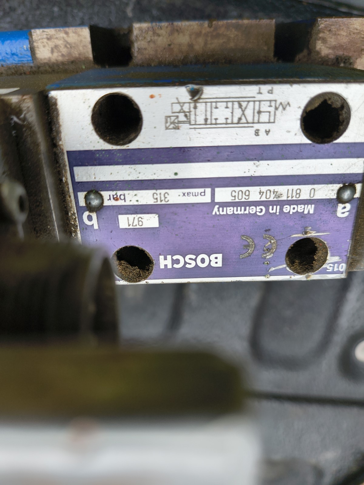 Bosch Rexroth Solenoid 2-Spool Hydraulic Valve 315bar 315l/min 0 811 404 605