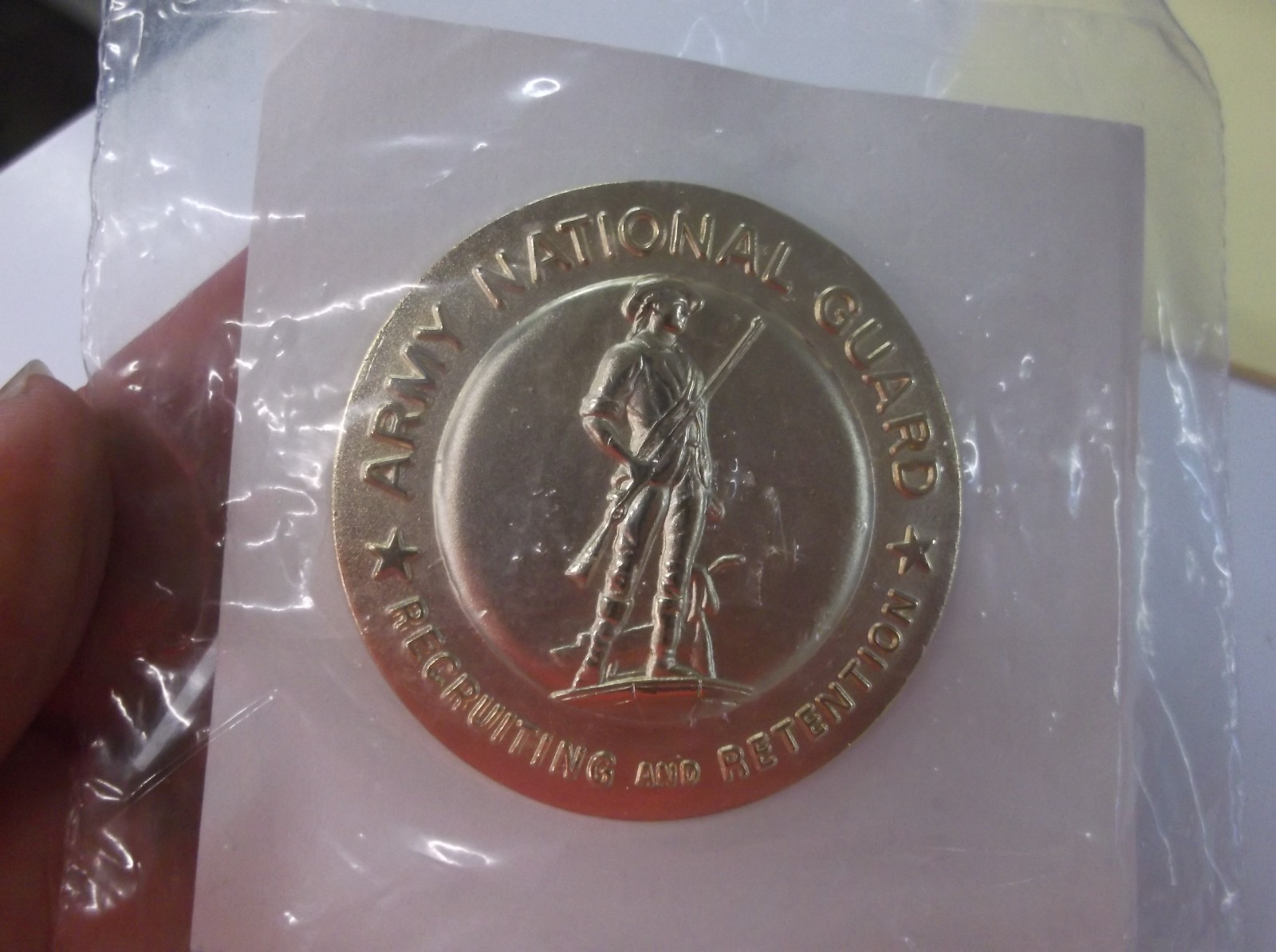 US Army National Guard Recruiting and Retention Badge Pin